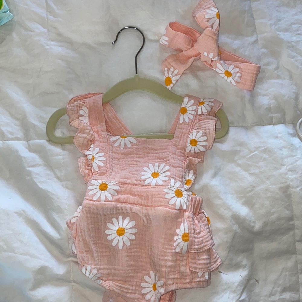 New daisy bubble romper 0-3